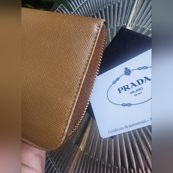Authentic Prada Saffiano zippy wallet - Picture 6 of 12